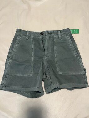 NWT GAP 5” Carpenter Shorts